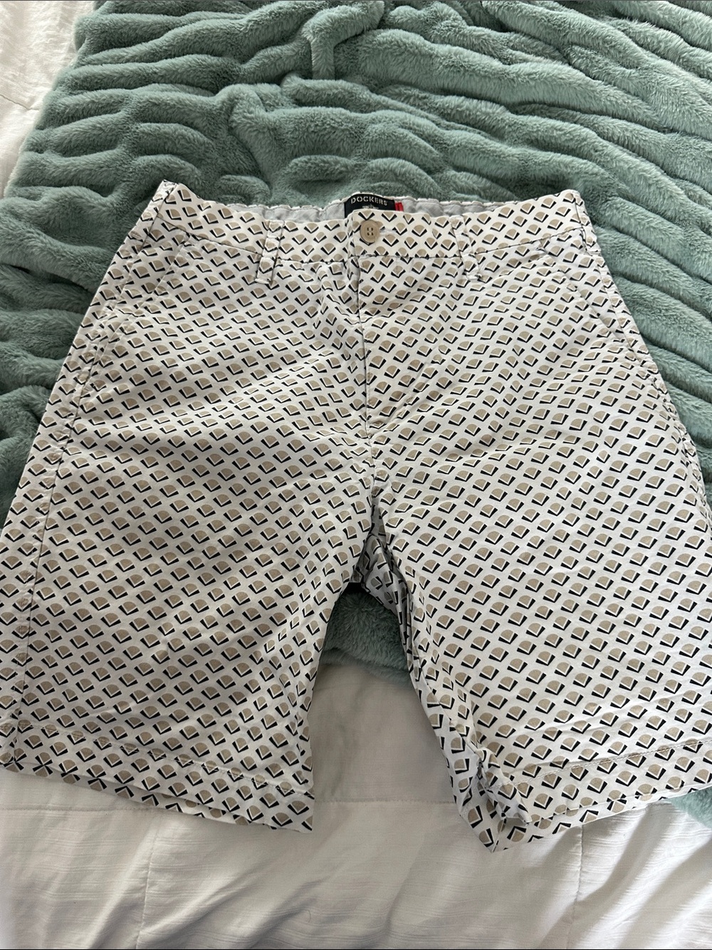 Dockers White Cotton Shorts with Navy & Tan Geometric Print